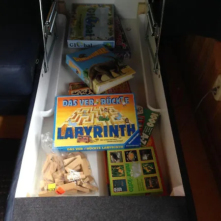 Blau Am Useriner Mit Garten