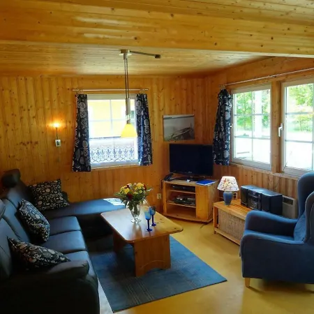 Blau Am Useriner Mit Garten *